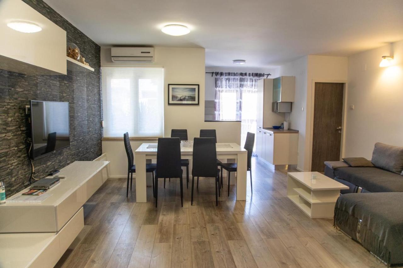 Apartments Jaklin Ровин Екстериор снимка
